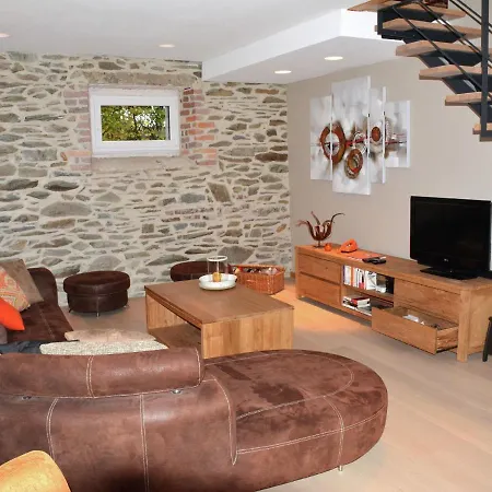 Dom wakacyjny Affluent Farmhouse In With Infrared Sauna