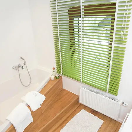 Dom wakacyjny Affluent Farmhouse In With Infrared Sauna *